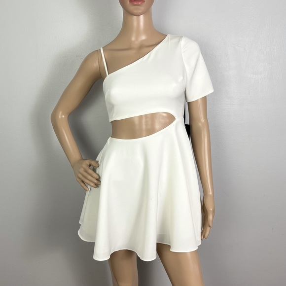 NEW NBD REVOLVE IVORY FIT & FLARE MINI DRESS - Picture 2 of 12